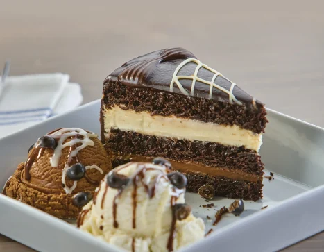 Lawlers_White_Dark_Chocolate_Colssal_Cake