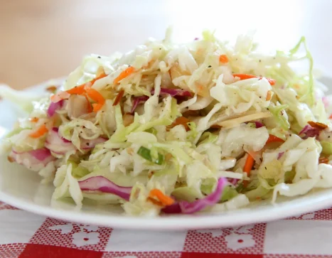 Oil vingar coleslaw AdobeStock_16558087